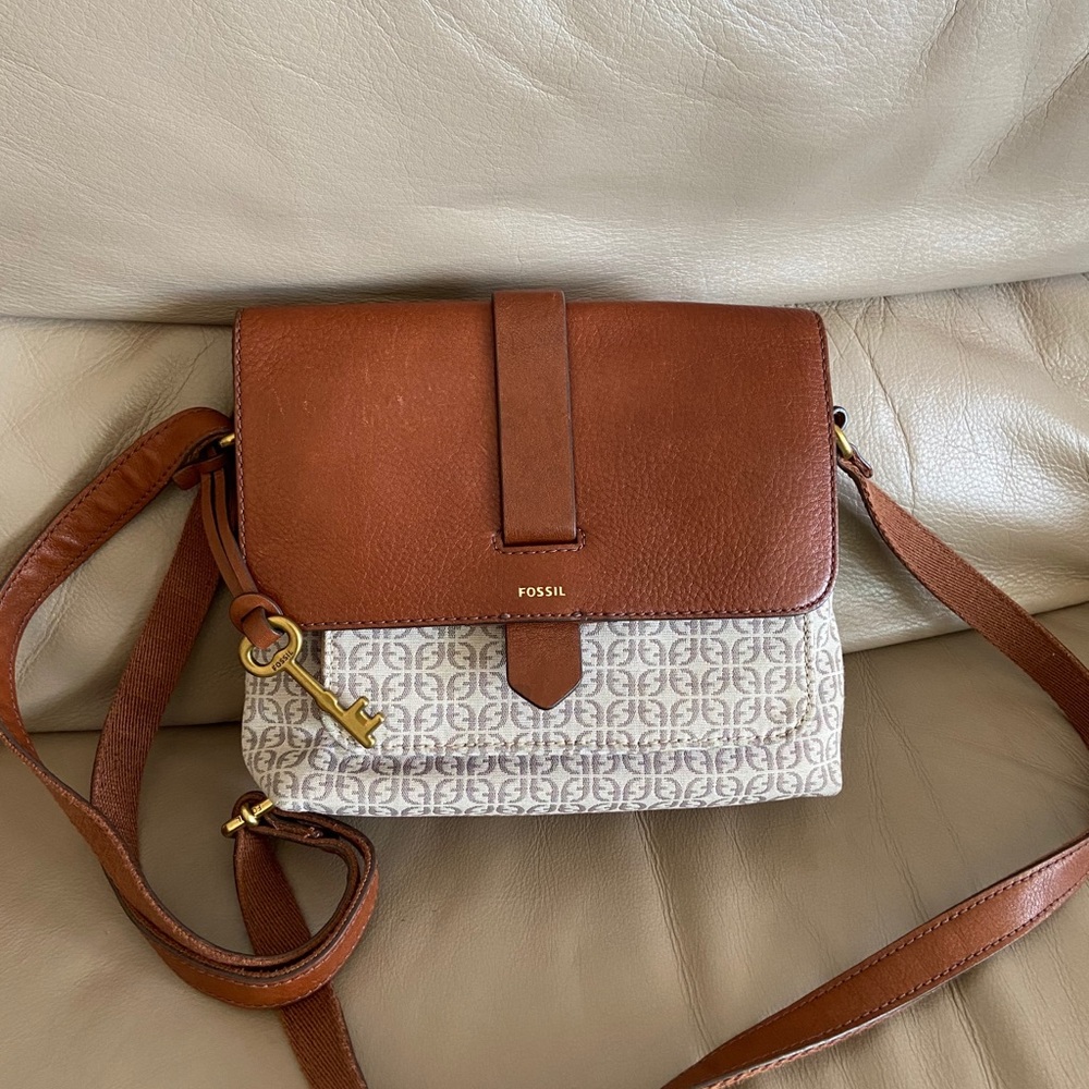 Authentic fossil Crossbody Purse!!